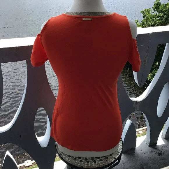Michael Kors Cold Shoulder Short Sleeve Blouse Sunset Orange and Gold Collar - Picture 6 of 8